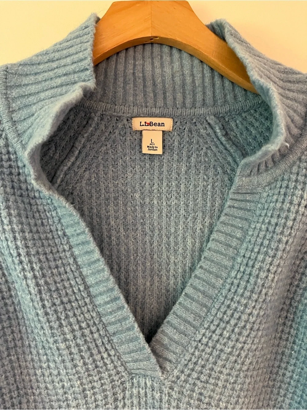 L.L. Bean Light Blue Waffle Knit V-Neck Sweater Size L - Picture 2 of 5